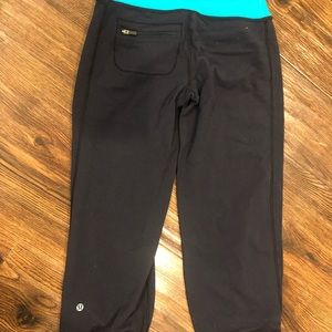 LULULEMON. SIZE4. Blue cropped leggings